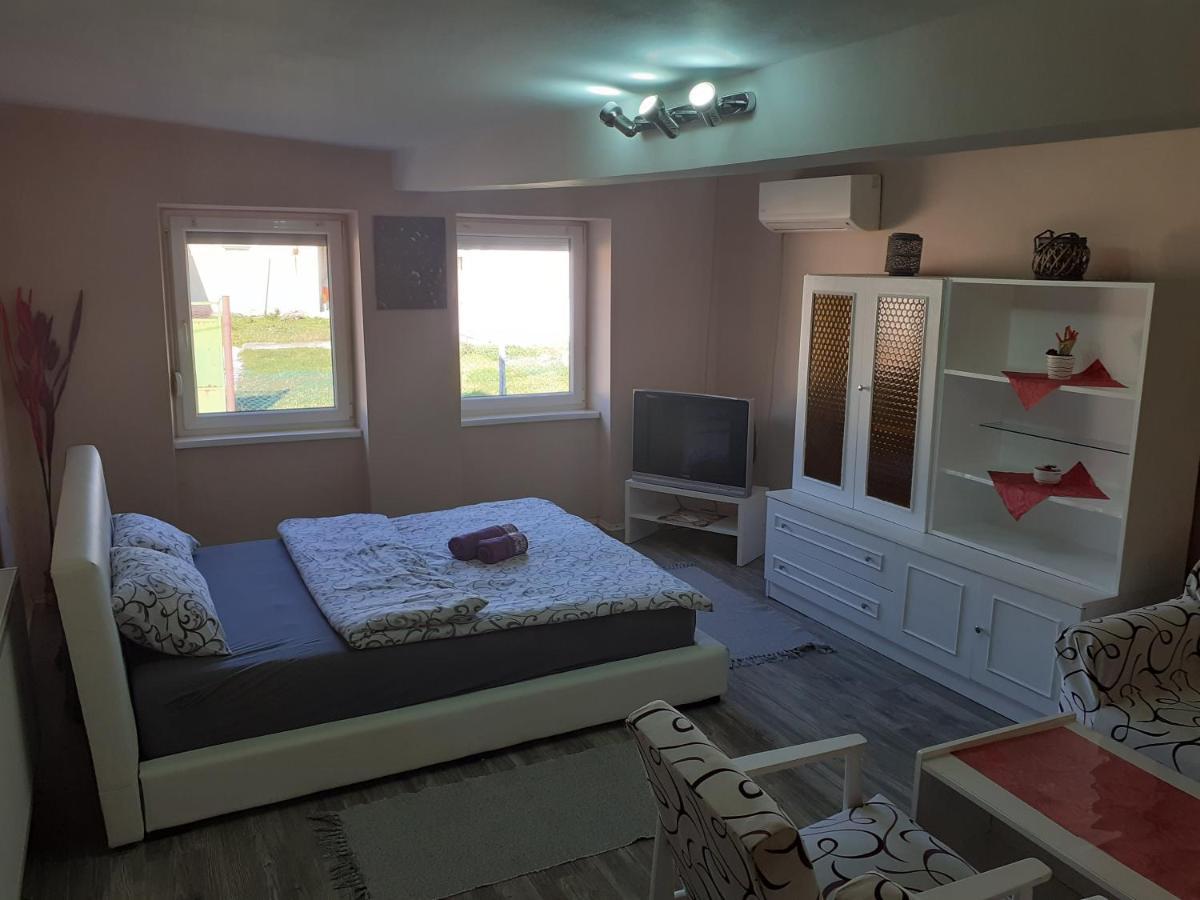 Mega Apartment Суботиця Екстер'єр фото