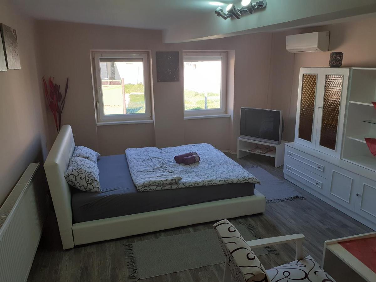 Mega Apartment Суботиця Екстер'єр фото